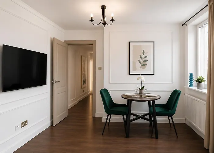 Cozy Two Bedroom At Chelsea Cloisters Hotel