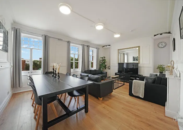 Comfortable Flat For 10 Near Paddington