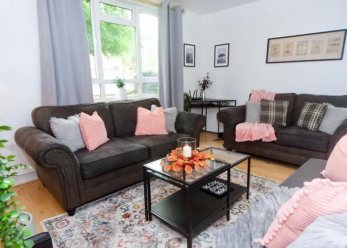 Stylish Modern Camden Maisonette, Sleeps 7, Walk To Camden Market, London