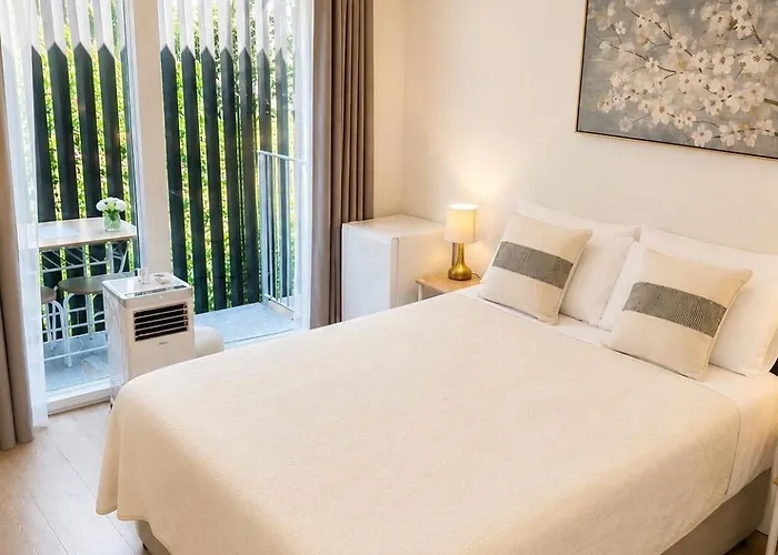 Elliot Ensuite Double Room
