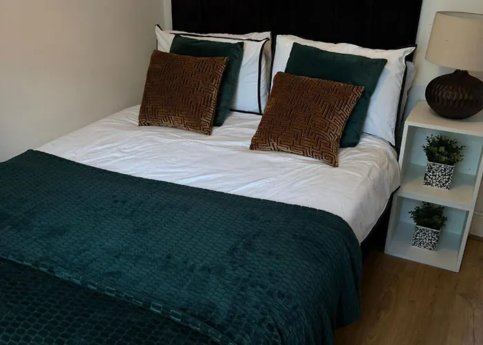 Walk To Wembley Stadium And Arena 2 Bedroom Sleeps 4 London