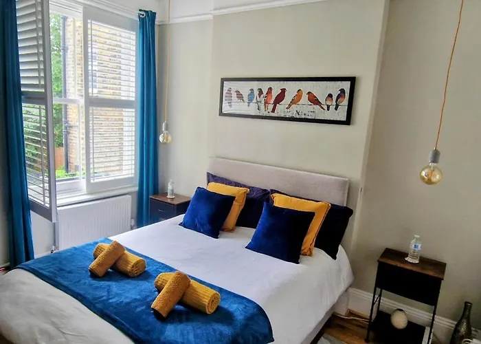 Double Bed At Cozy Hailsham