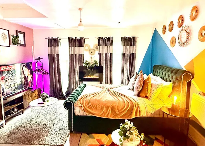 New Deluxe Studio Apt-2