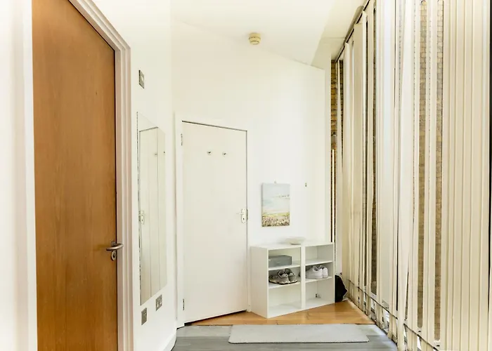Stylish Penthouse Apartment 1 Min Walk To Excel London
