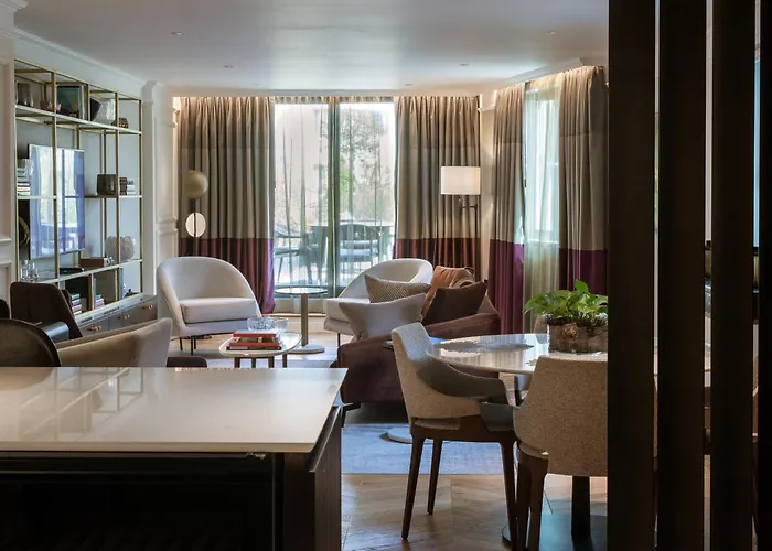 The Guardsman Hotel