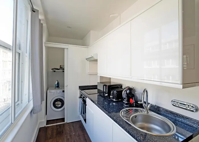 Imperial Middlesex Street Apartments