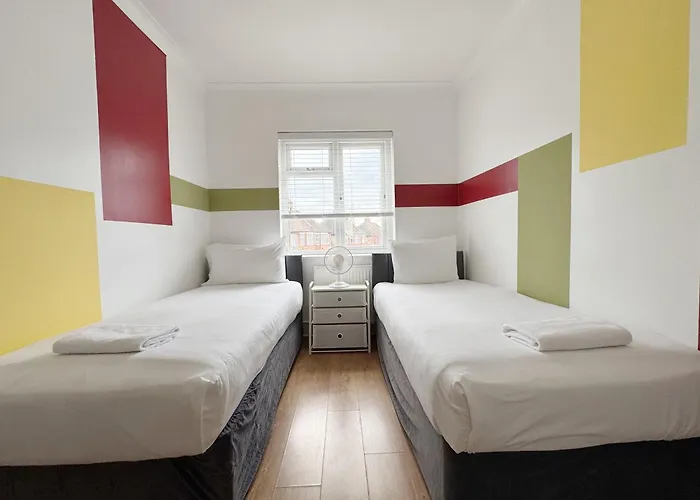Large Cosy Property 15Min From Central London