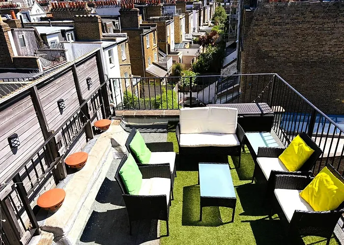 Elegant Fulham & Chelsea 3 Bed House With Roof Terrace & Jacuzzi