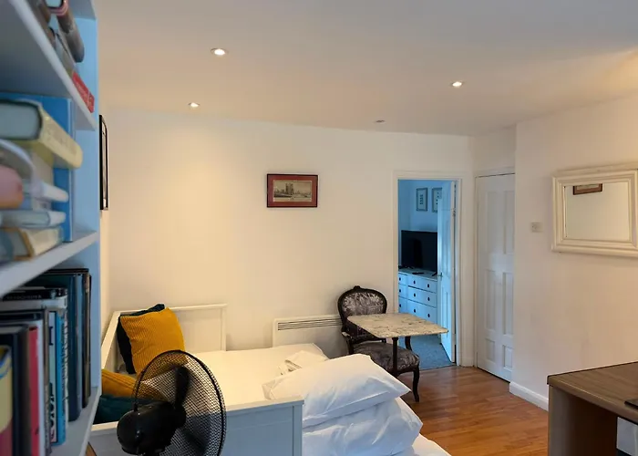 1 Bedroom Flat By Haggerston Station