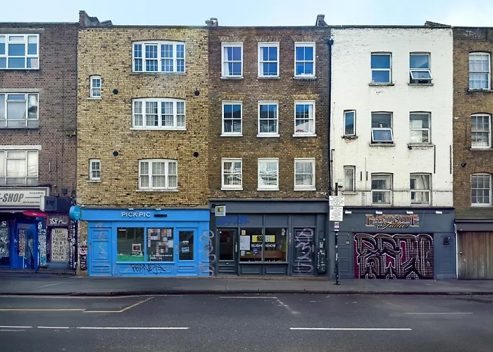 Stylish London Shoreditch Apartment With Balcony Sleeps 4 Family Friendly