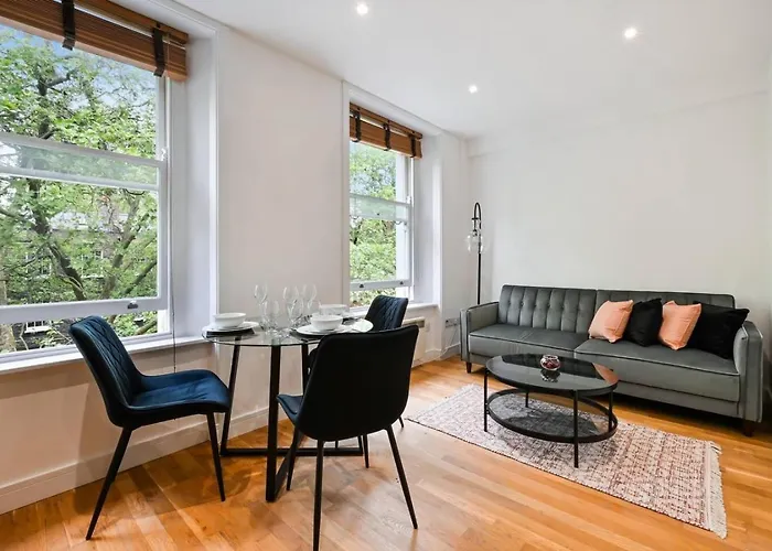 Avari Apartments - Gray'S Collection