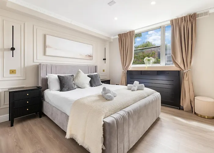 Queensborough s By Hyde Park