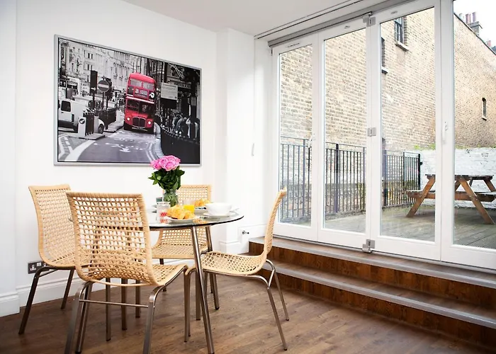 Apt 1, Trafalgar Square 1St Floor By Indigo Flats Londra