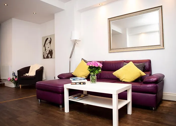 Apt 1, Trafalgar Square 1St Floor By Indigo Flats