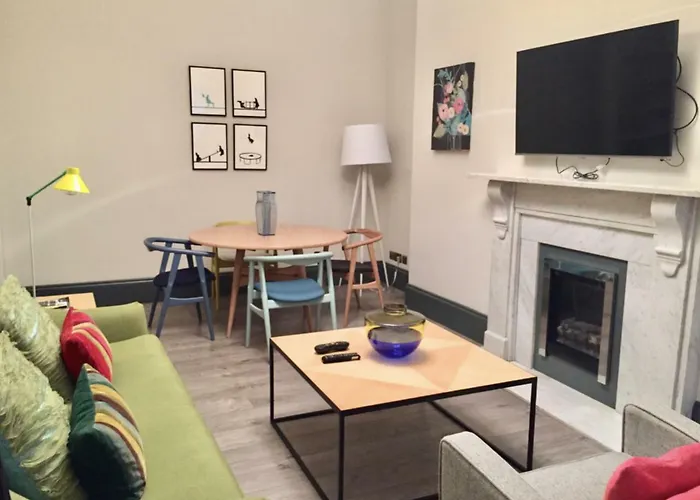 Beautiful 1 Bedroom Ovington Square