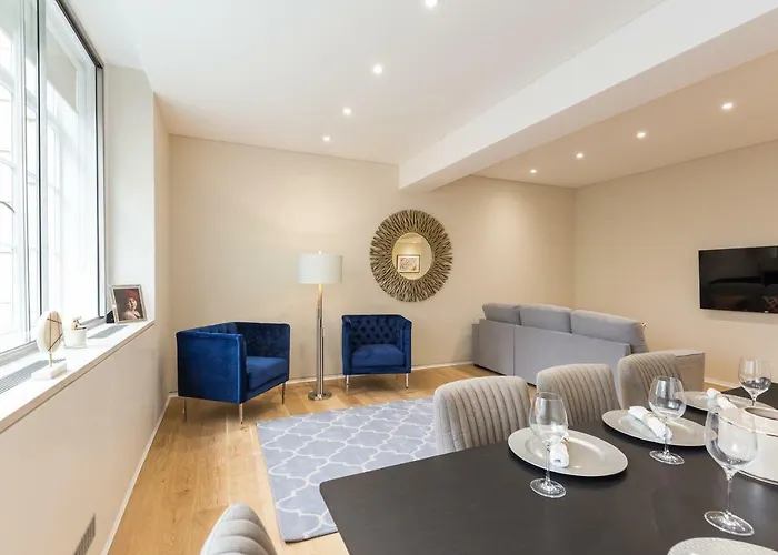 Urban Chic - Exeter Street Apartment London