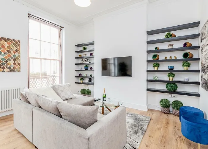Bright & Spacious 4Beds Home - Kensington High Street-Olympia