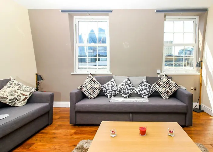 City View Flat @ Liverpool St. London