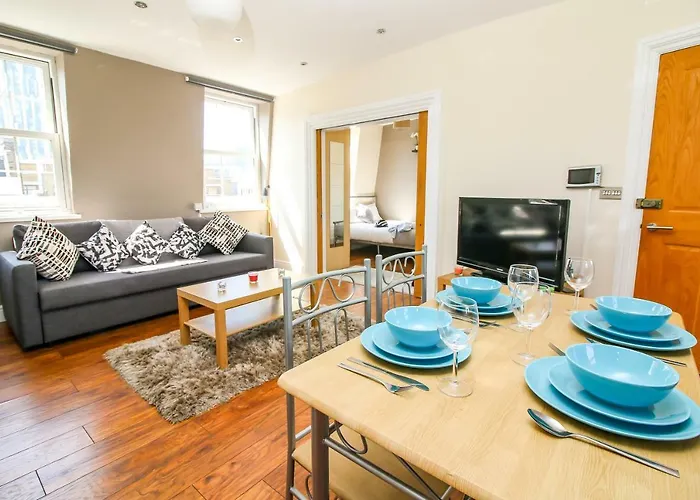 City View Flat @ Liverpool St.