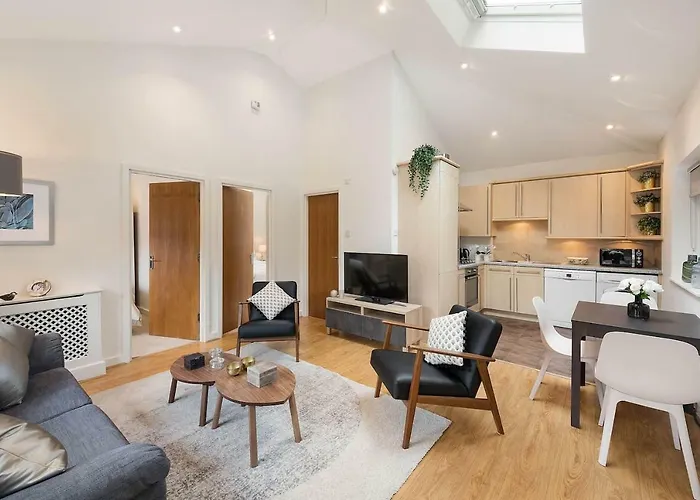 Kew Gardens House | Thames, Richmond Park & Private Garden Villa London