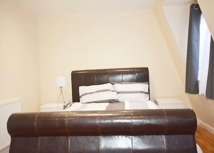 London Modern 4 Bedroom Apartment