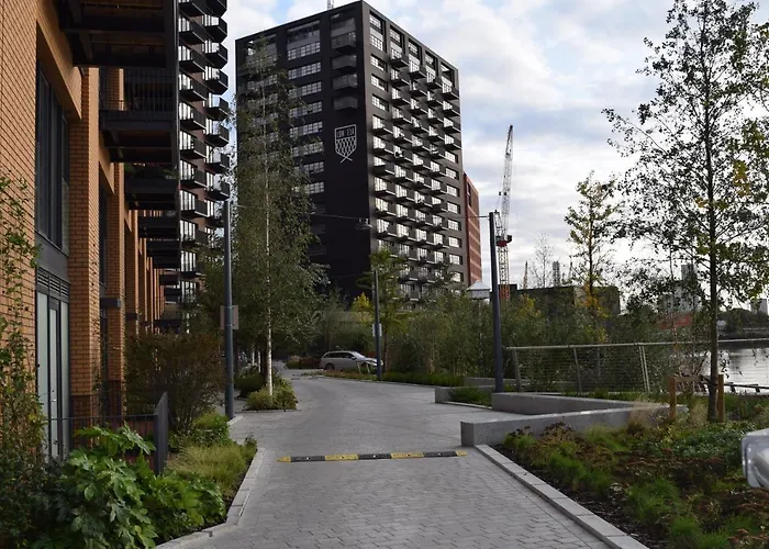 London City Island 3 Bedroom Luxury Apartments, Canary Wharf, E14