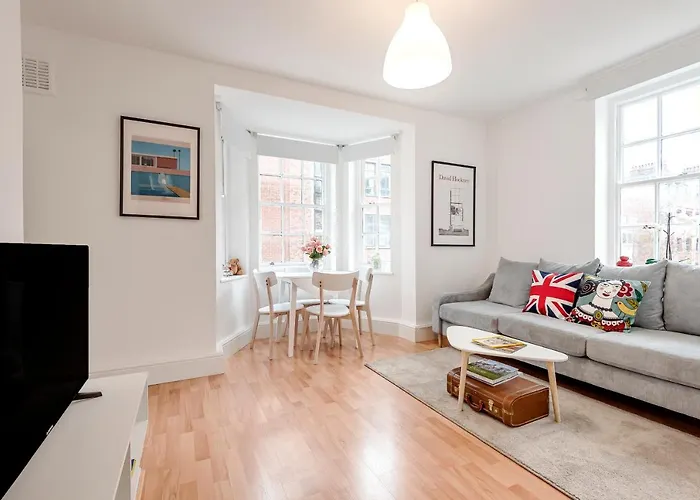 Quiet Victoria Retreat Near Buckingham Palace